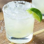 glass of a classic margarita with a lime
